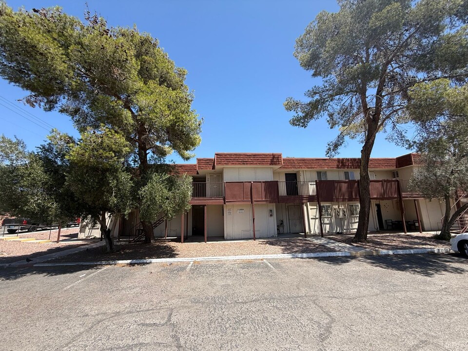 5352 S Swenson St in Las Vegas, NV - Building Photo
