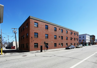 Lake Avenue Apartments in Manchester, NH - Building Photo - Building Photo