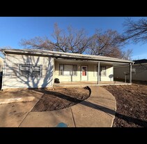 2332 N Poplar St in Wichita, KS - Building Photo