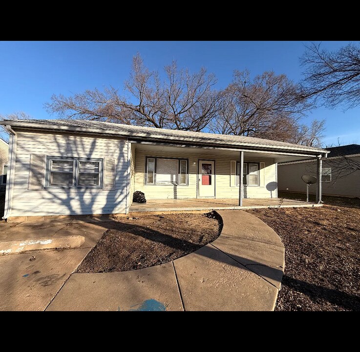 2332 N Poplar St in Wichita, KS - Building Photo