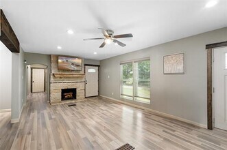 2500 Fairway Dr in Fort Worth, TX - Building Photo - Building Photo