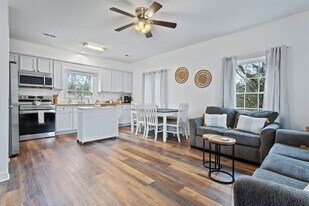 343 Henderson Ave in Pass Christian, MS - Building Photo