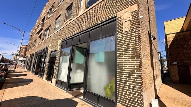 property at 1338 W Irving Park Rd