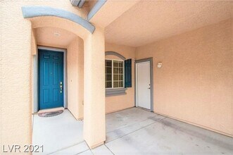 10616 Calico Pines Ave in Las Vegas, NV - Building Photo - Building Photo