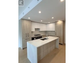 423 6th St in West Vancouver, BC - Building Photo - Building Photo