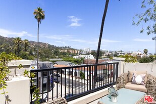 7566 W Sunset Blvd in Los Angeles, CA - Building Photo