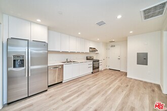 951 S Wilton Pl in Los Angeles, CA - Building Photo - Building Photo