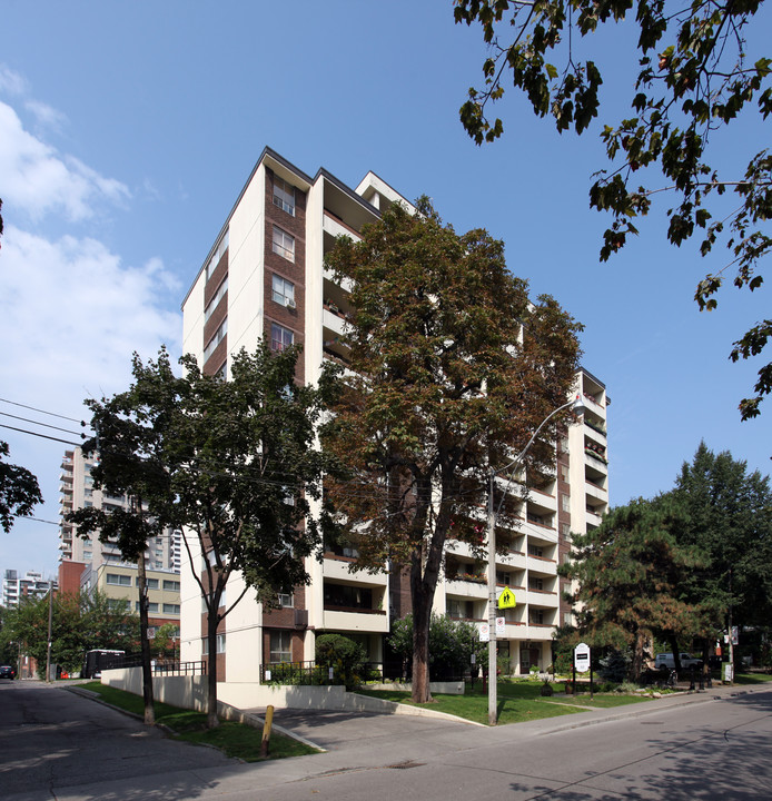 100 Alexander St in Toronto, ON - Building Photo