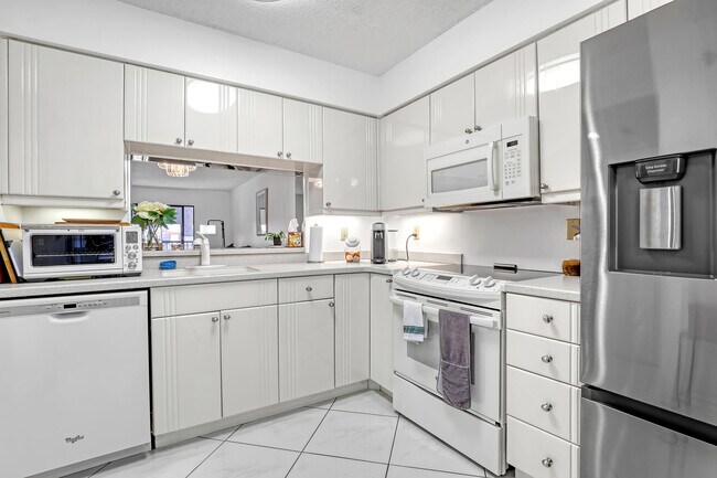 7290 Kinghurst Dr in Delray Beach, FL - Building Photo - Building Photo