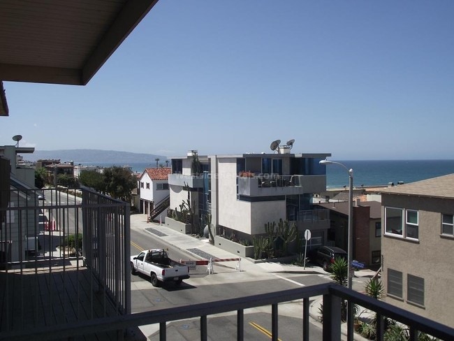 2804 Manhattan Ave in Manhattan Beach, CA - Foto de edificio - Building Photo