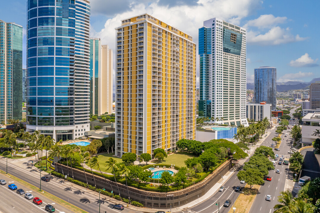 1350 Ala Moana in Honolulu, HI - Building Photo