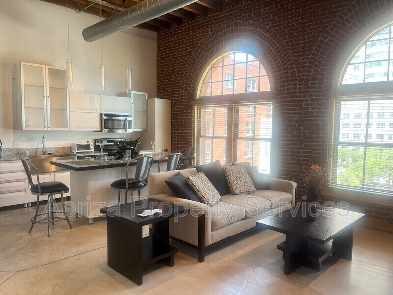 1004 Spruce St in St. Louis, MO - Foto de edificio