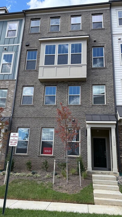 1009 Inferno Ter SE in Leesburg, VA - Foto de edificio