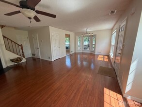 128 Albury Way in North Brunswick, NJ - Building Photo - Building Photo