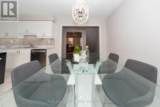 111 Gore Ct in Milton, ON - Building Photo - Building Photo