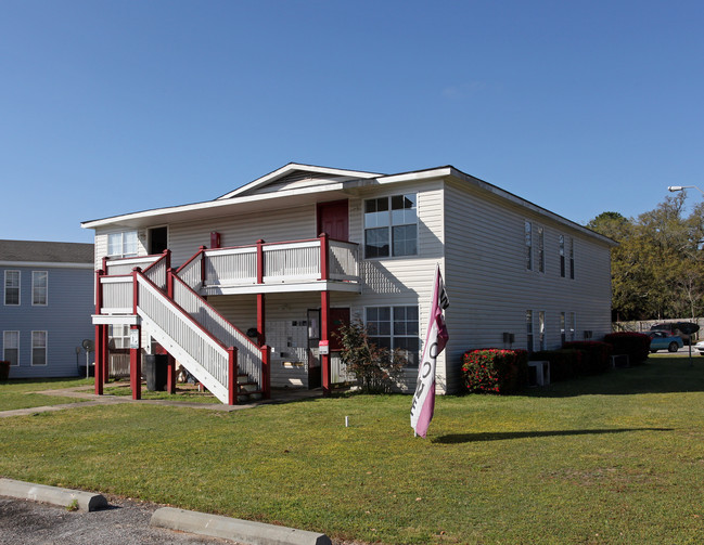 Oaktree Apartments in Mobile, AL - Building Photo - Building Photo