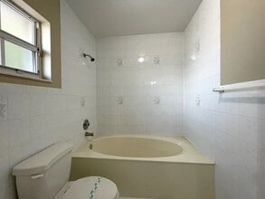 14206 NE 52nd St in Miami, FL - Building Photo - Building Photo