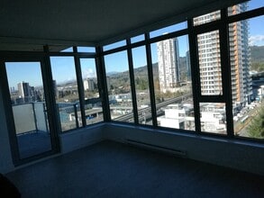 518 Whiting Way in Coquitlam, BC - Building Photo - Building Photo