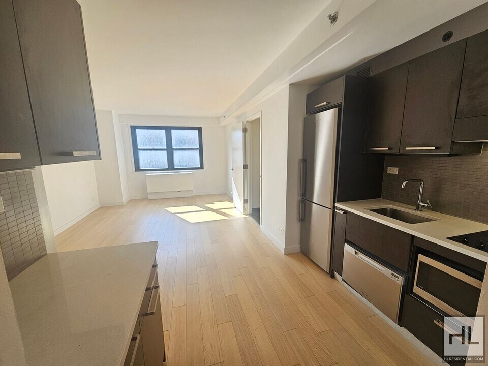 East 39th Street in New York, NY - Building Photo