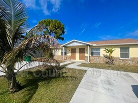 9490 Tacoma Ave in Englewood, FL - Building Photo