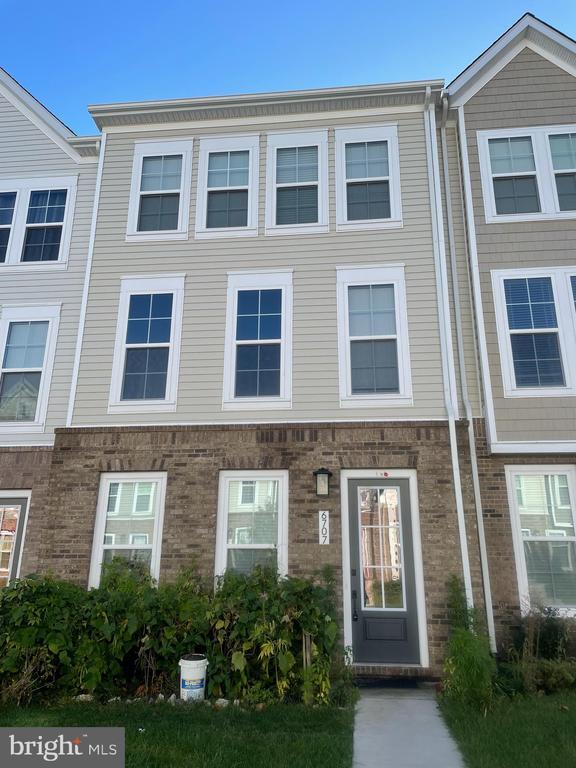 6707 Upland Mnr Dr in Gainesville, VA - Building Photo - Building Photo