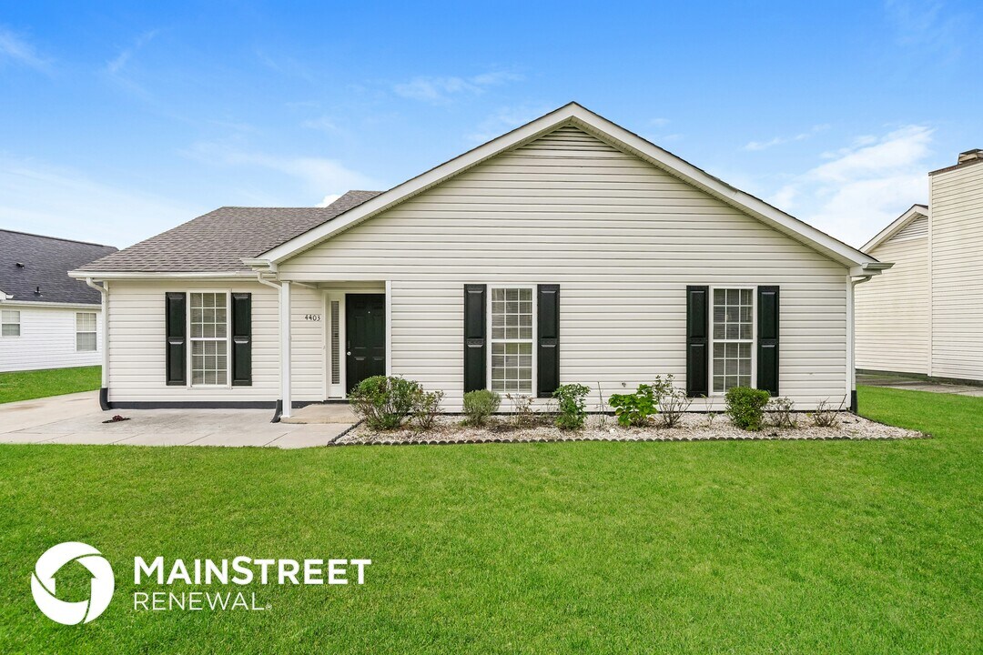 4403 Pleasant Valley Rd in Greensboro, NC - Building Photo