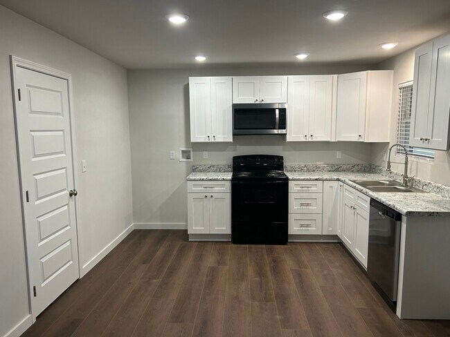 1090 McRae St in Atmore, AL - Building Photo - Building Photo