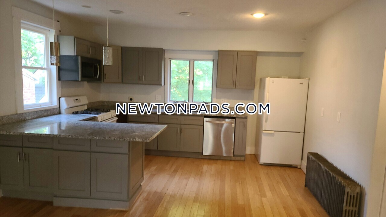 12 Lincoln Rd in Newton, MA - Building Photo