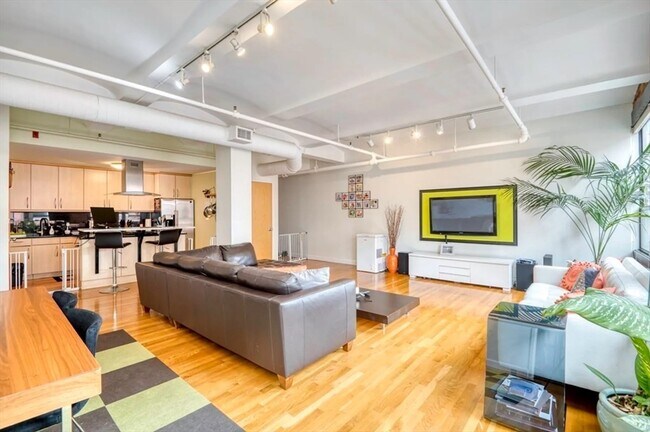 121 Beach St in Boston, MA - Building Photo - Building Photo