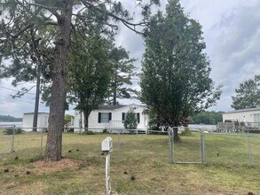 732 Paradise Island Dr in Defuniak Springs, FL - Building Photo - Building Photo