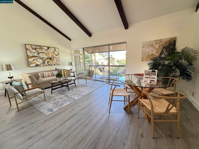2075 Ascot Dr in Moraga, CA - Building Photo - Building Photo