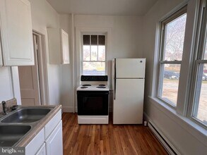 24 W Cecil St in Winchester, VA - Foto de edificio - Building Photo