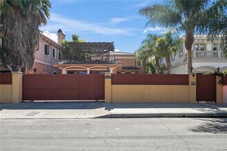 15014 Valleyheart Dr in Los Angeles, CA - Building Photo - Building Photo