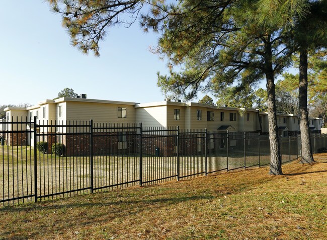 Presidential West Apartments in Memphis, TN - Building Photo - Building Photo