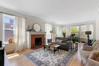 5331 S Cornell Ave in Chicago, IL - Building Photo - Building Photo
