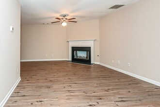 347 Hidden Creek Ln in Canton, GA - Foto de edificio - Building Photo