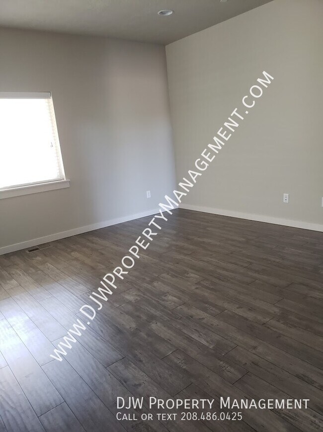 324 NE 3rd St in Meridian, ID - Building Photo - Building Photo