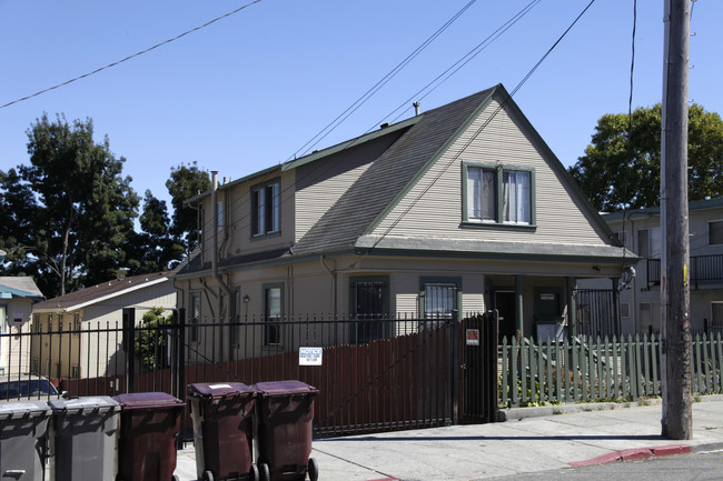 3142 Coolidge Ave in Oakland, CA - Foto de edificio - Building Photo