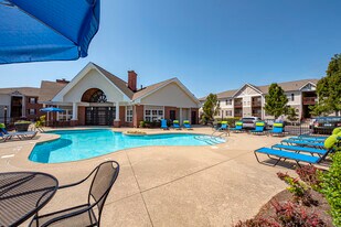 Renaissance St. Andrews in Louisville, KY - Building Photo