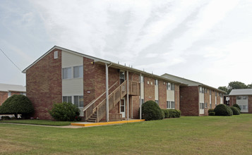 Andover Apartments in Norfolk, VA - Foto de edificio - Building Photo