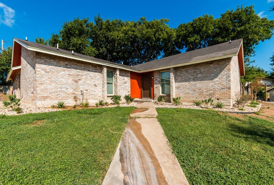 1901 Valley Hill Cir in Austin, TX - Building Photo
