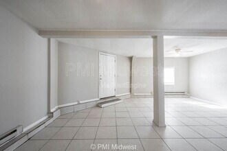 4881 300W, Unit 21 in New Palestine, IN - Foto de edificio - Building Photo