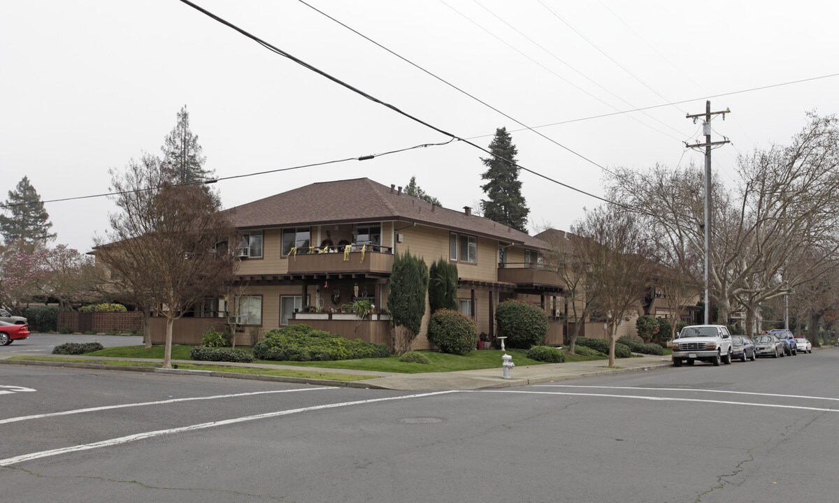 1950 Brown St in Napa, CA - Building Photo