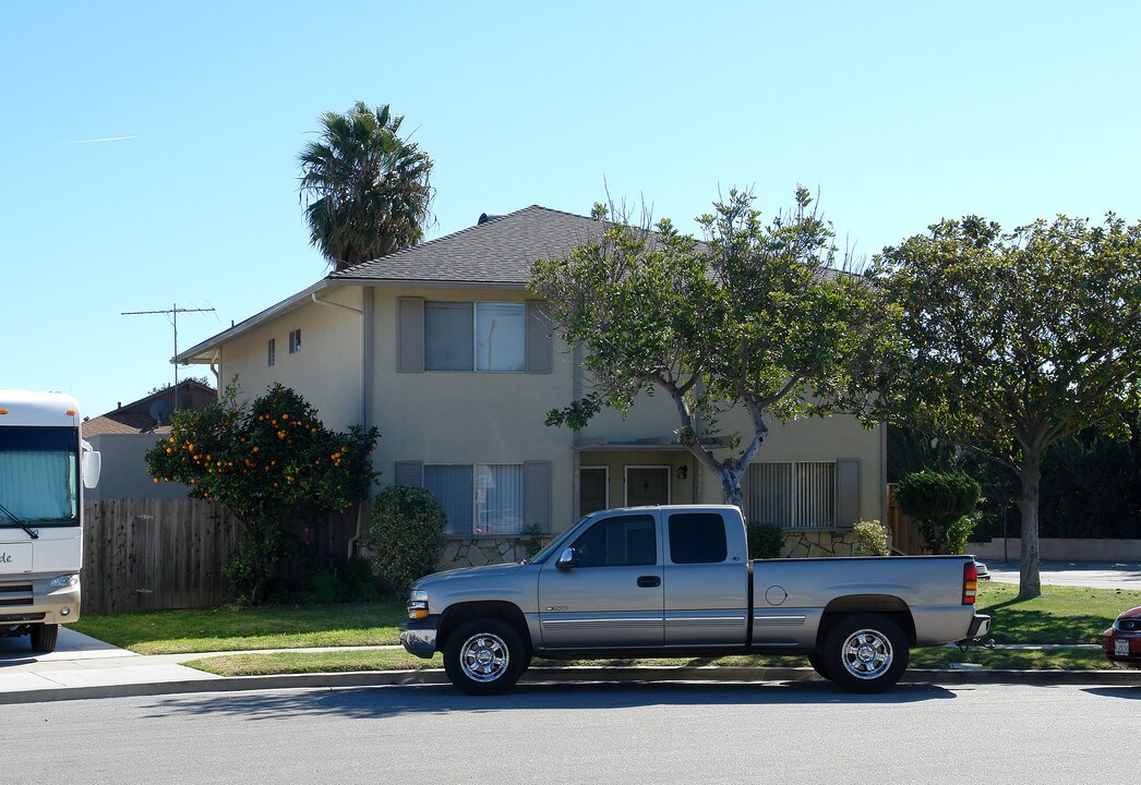 9402-9404 Petit Ct in Ventura, CA - Building Photo