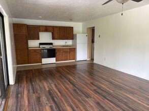 86 Hillside Dr in Holiday Island, AR - Building Photo - Building Photo