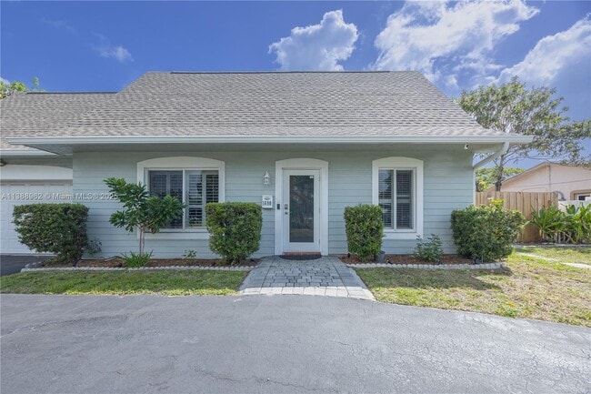 1690 NE 25th Ave in Pompano Beach, FL - Foto de edificio - Building Photo