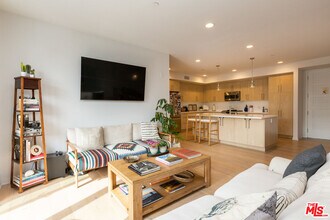 4240 Laurel Canyon Blvd in Los Angeles, CA - Building Photo - Building Photo