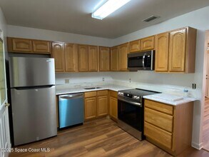 3069 Sea Gate Cir in Merritt Island, FL - Foto de edificio - Building Photo