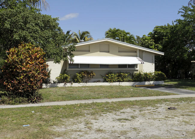 1685 NE 124th St in Miami, FL - Building Photo - Building Photo