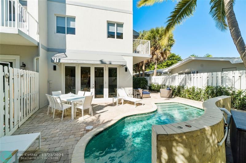 4218 Sea Grape Dr in Lauderdale-by-the-Sea, FL - Foto de edificio